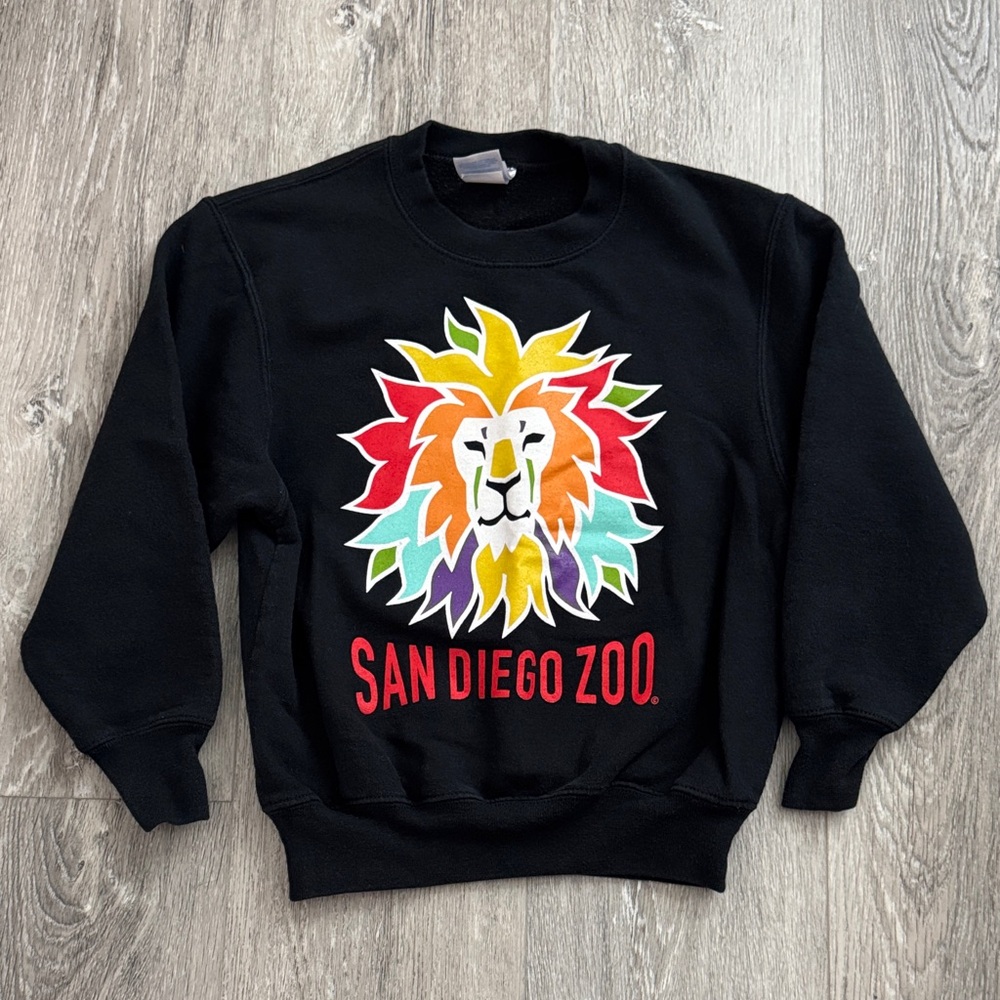 EUC San Diego Zoo Black Sweatshirt Size Kids Small with Vibrant Lion Decal